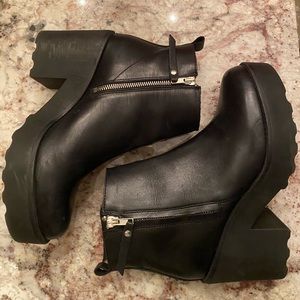 Steve Madden Black Platform Boots!